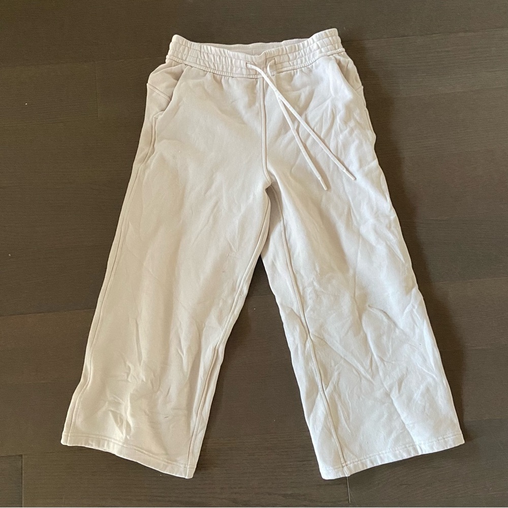 Lululemon Ecru Cropped Sweatpants Size 6